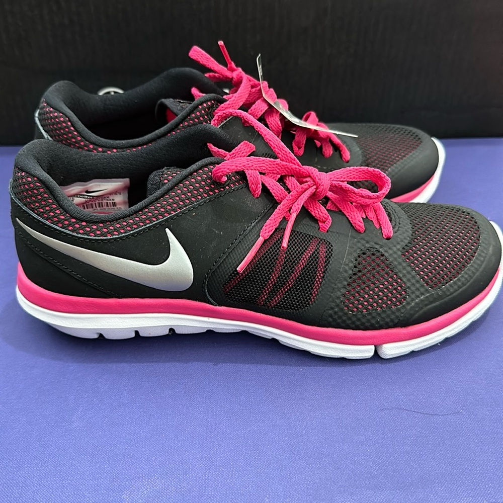 Nike Women’s Size 7 NWT